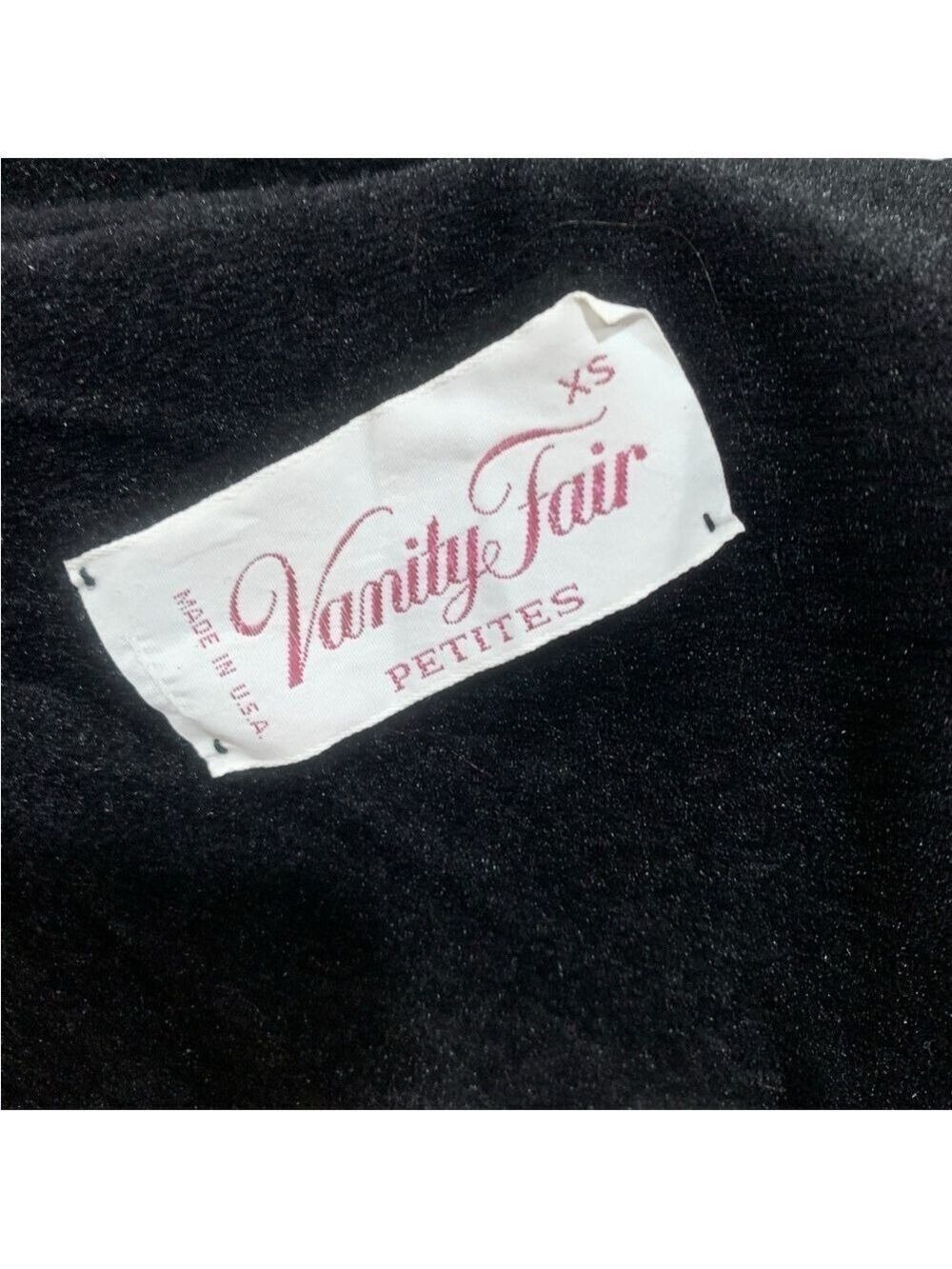 Vntg embroidered Vanity Fair black plush front zip house robe with two pockets - Picture 7 of 7